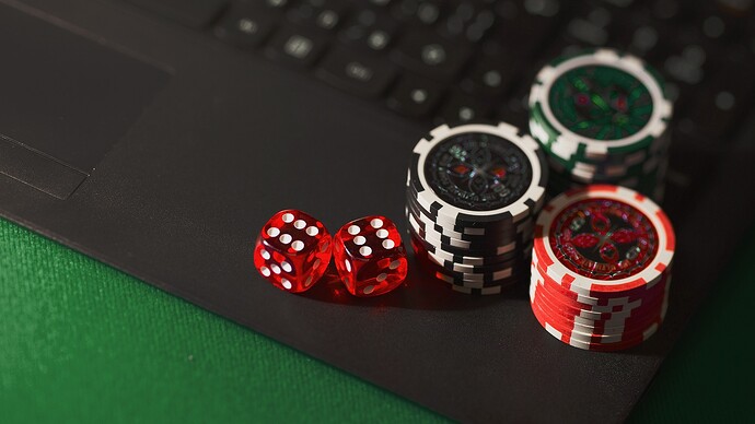aidanhowe-dice-5012425_1920
